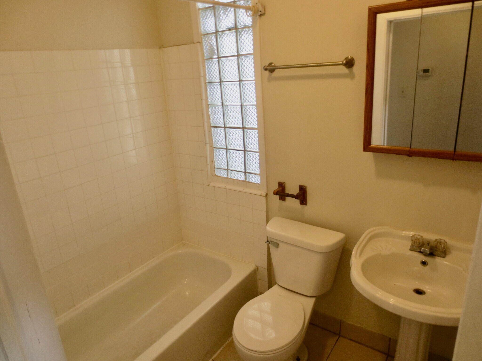 Building Photo - 1825 W Addison St