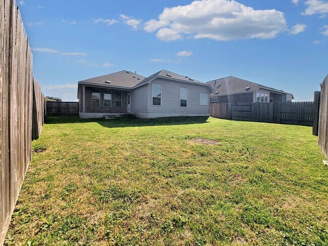 Building Photo - Beautiful One Level 3 BR / 2 BA Home for R...