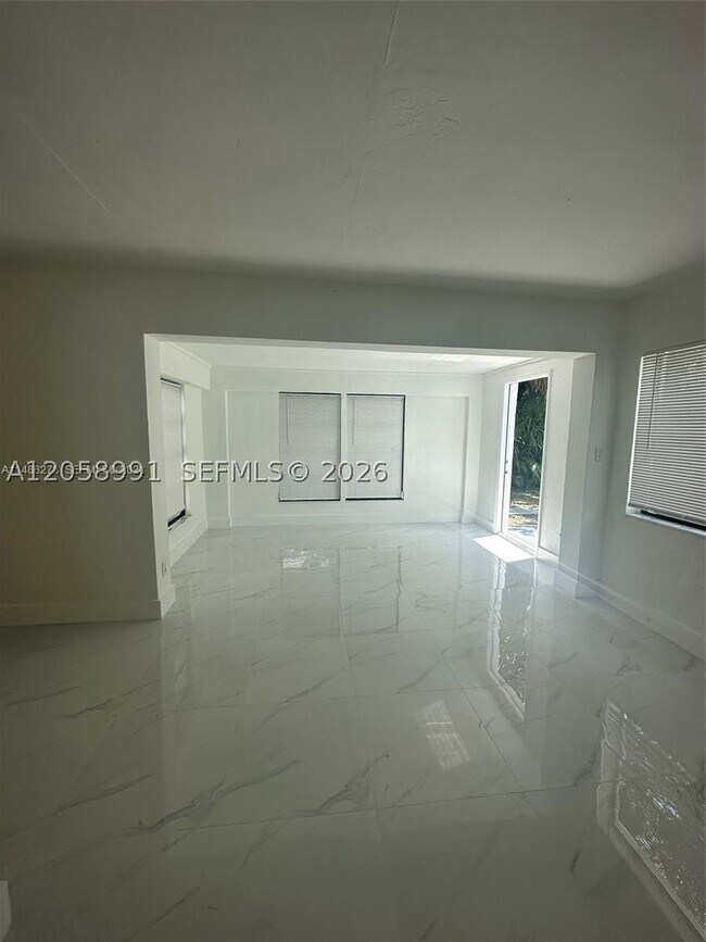 Building Photo - 215 SW 21st St