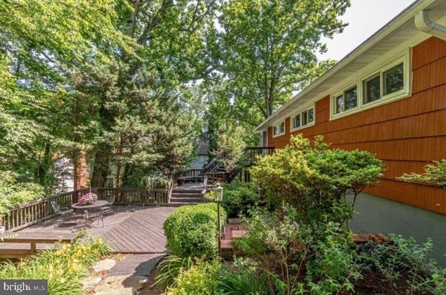 Building Photo - 5885 9th Rd N