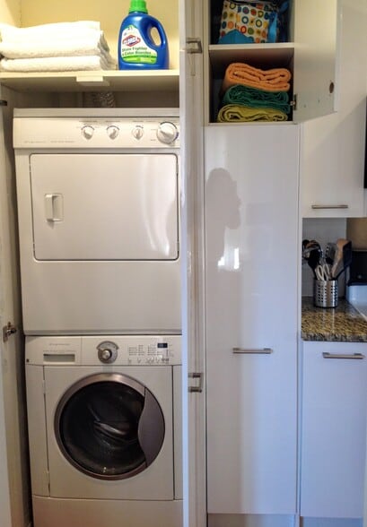 WASHER & DRYER in-unit - 41 Fairfield Street