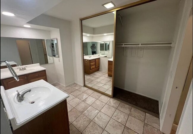 Building Photo - AVAILABLE NOW! Canyon Crest Townhome