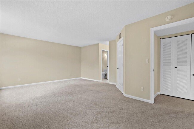Building Photo - 41 Uno Lago Dr