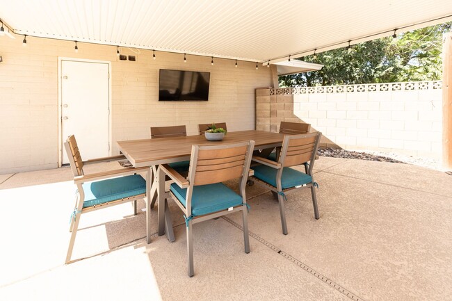Building Photo - Tempe Beauty! 2199 Sq Ft 4 bedroom 2 bath ...