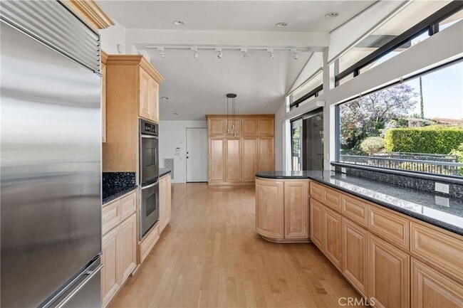 Building Photo - 972 Via Rincon