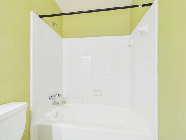 Building Photo - 8811 Hunter Ridge Dr