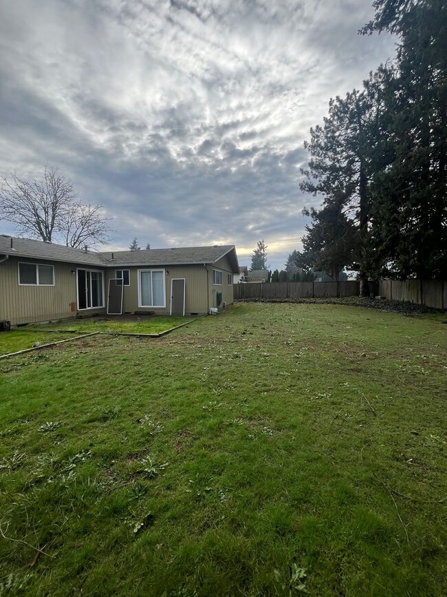 Building Photo - 3-Bedroom 1-Bathroom home in Springfield