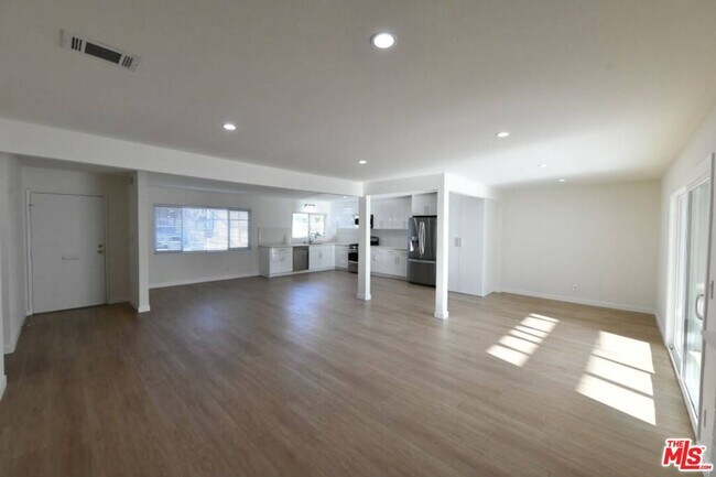 Building Photo - 3125 Jacinto Ave