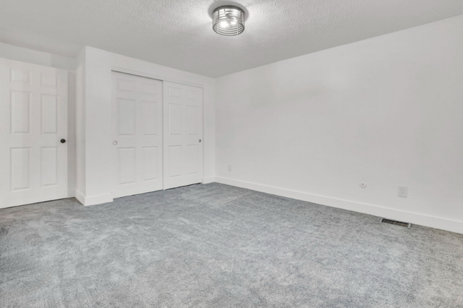 Building Photo - 6365 Amston Dr