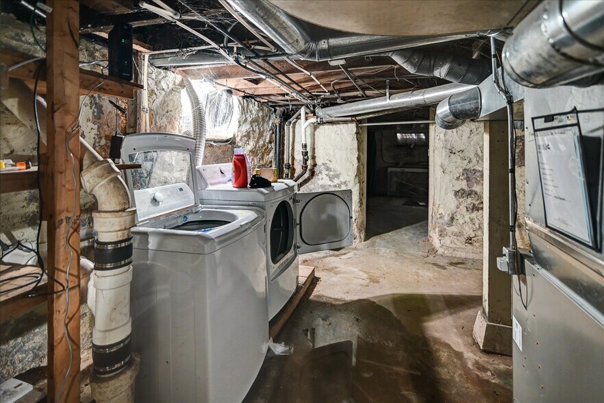 Building Photo - 205 S Fair Oaks Ave