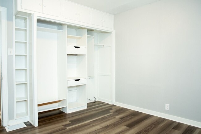 Building Photo - Next-Level Student Living  |  3,000+ Sq Ft 4BR Home Steps from Ball State – Pre-Lease Now!