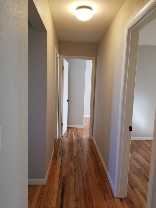Building Photo - Stunning 4 Bedroom 2 bath in NW Corvallis!