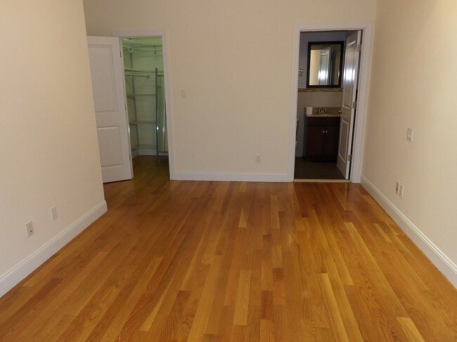 Primary Photo - 1492 E 12th St