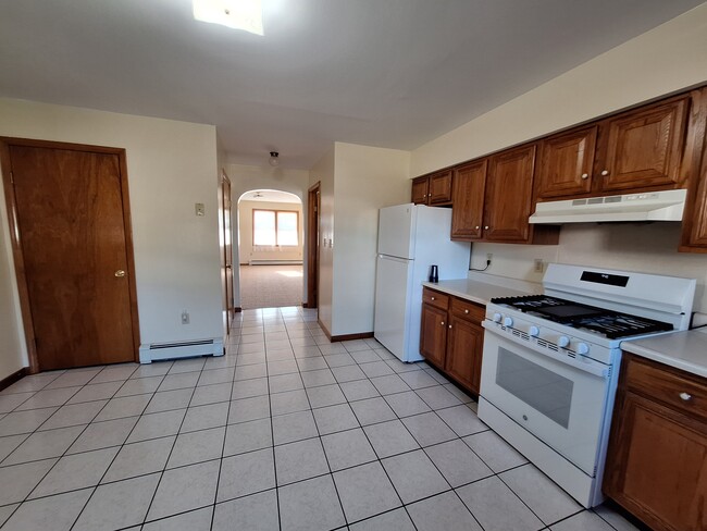 Building Photo - 145 Honeymoon St