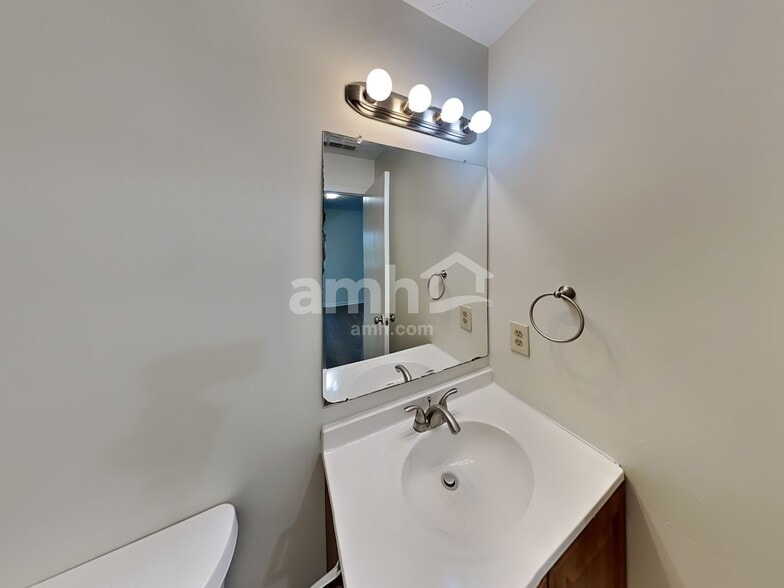 Building Photo - 7504 Hemrich Dr