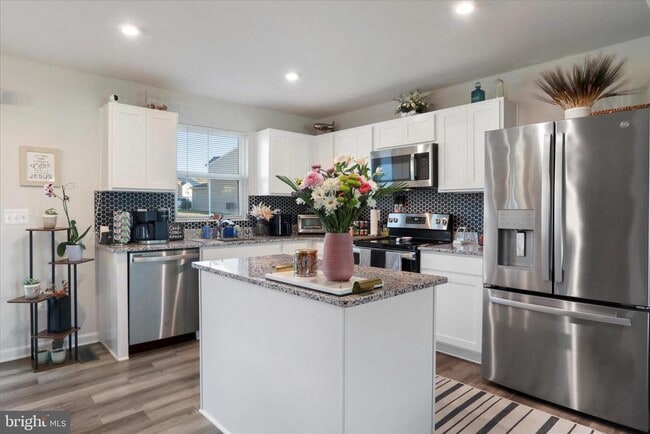 Building Photo - 206 Spring Pl