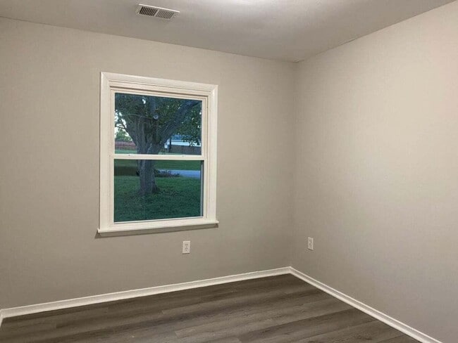Building Photo - 3004 Arrowhead Dr