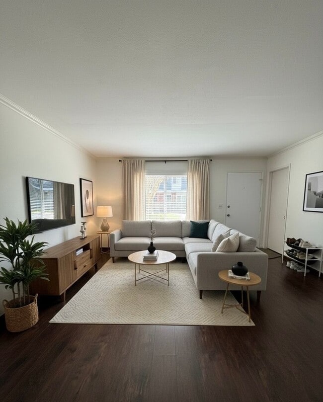 Building Photo - Spacious 3 bedroom 2 bath townhome with 2 car garage in Costa Mesa.