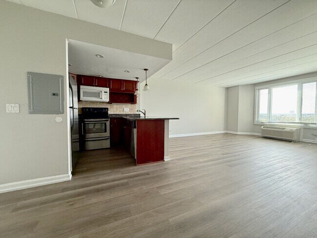 Building Photo - 1 Renaissance Pl