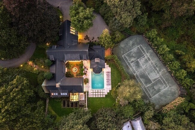 Building Photo - 100 Summer St