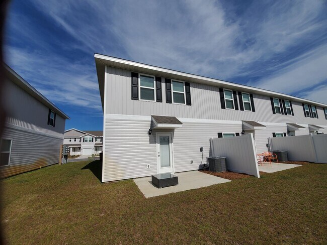 Building Photo - 5764 Callaway Cir