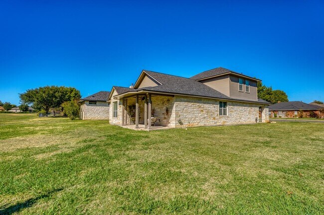 Building Photo - 301 Firestone Dr