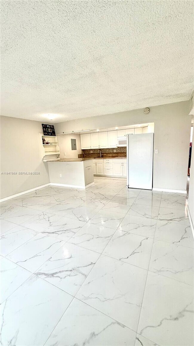 Building Photo - 17600 NW 68th Ave