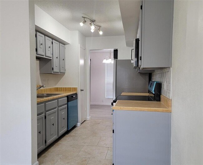 Building Photo - 8102 Amelia Rd