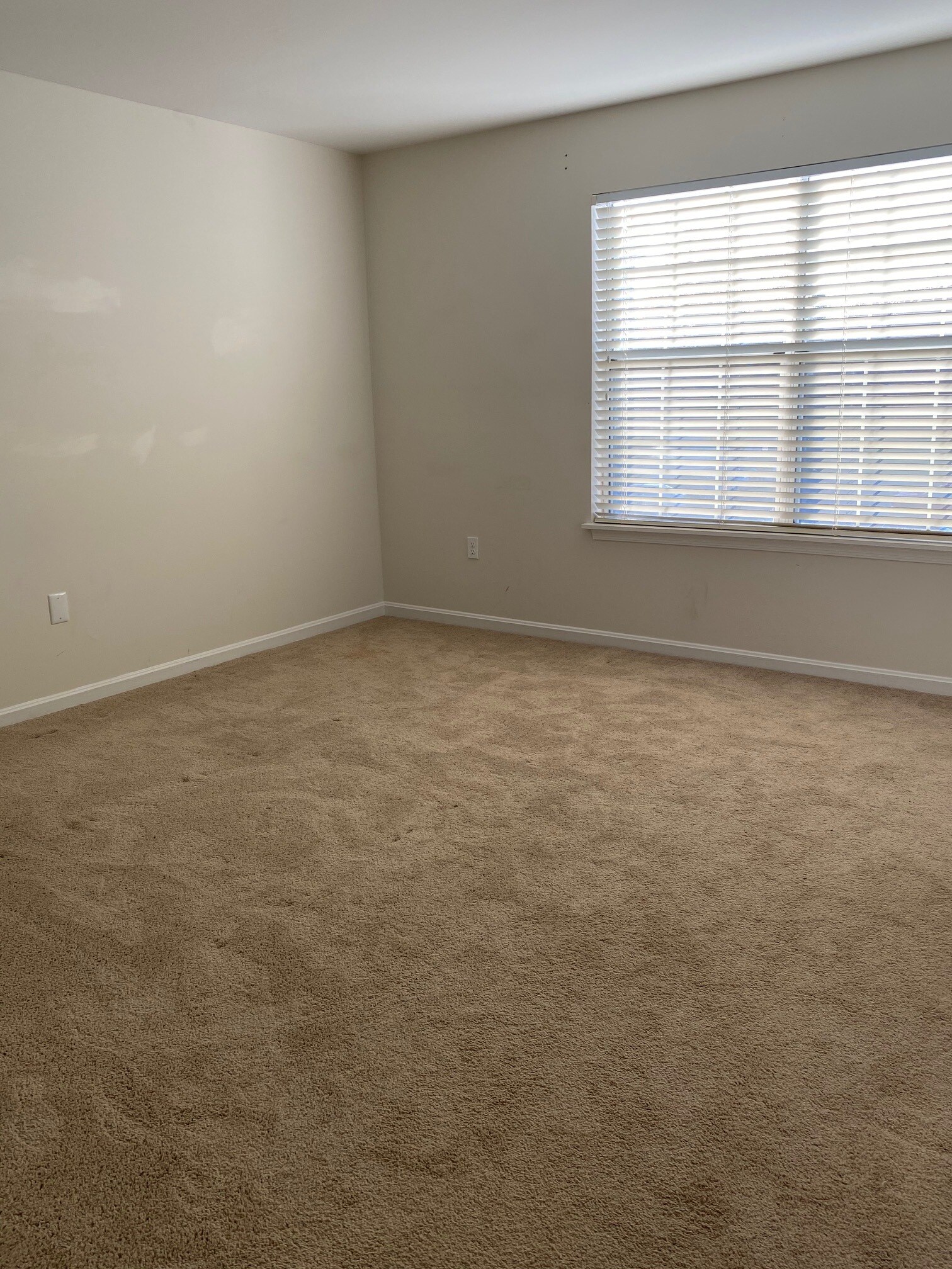 Building Photo - 300 Grosvenor Ln