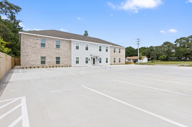 Building Photo - 305 Okaloosa Ave