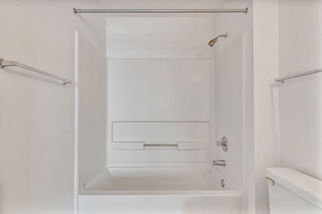 Building Photo - Destin Condo with Great Amenities