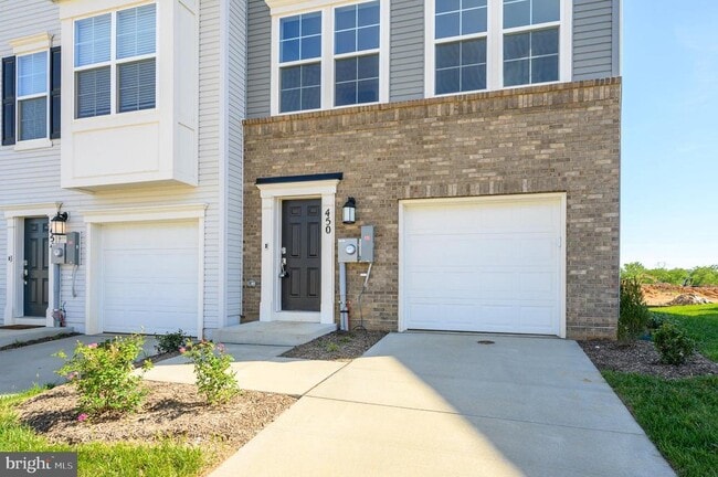Building Photo - 450 Seeback Dr