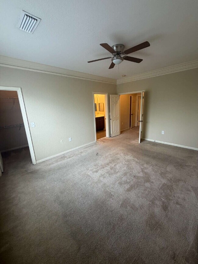 Building Photo - Luxurious 3-Bedroom Condo in Panama City, FL with Spacious Layout and Modern Amenities!