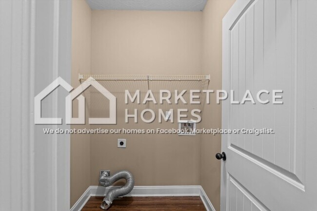 Building Photo - 108 James St