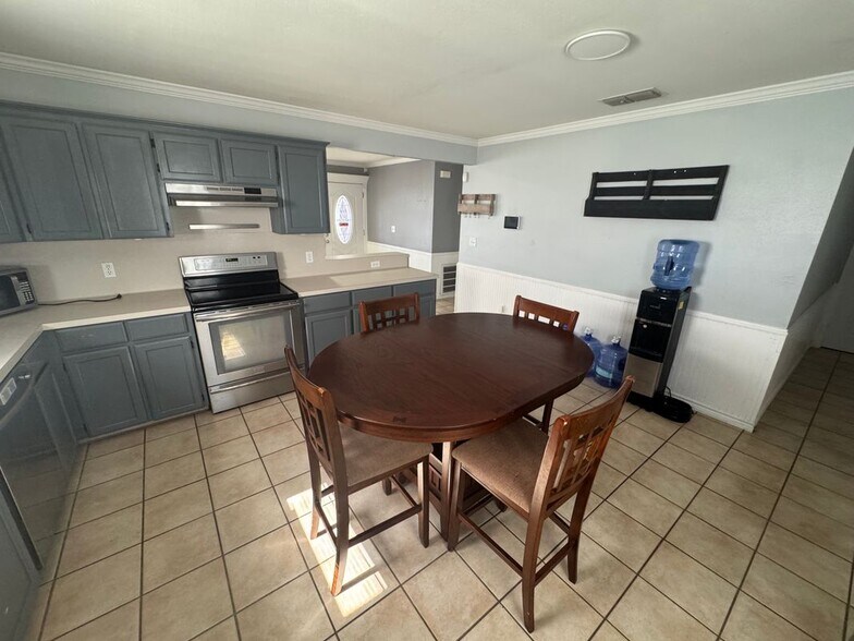 Building Photo - 7806 Grizzley Dr