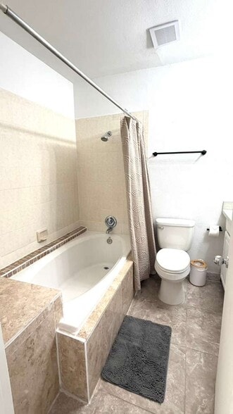 Building Photo - 3030 Plaza St