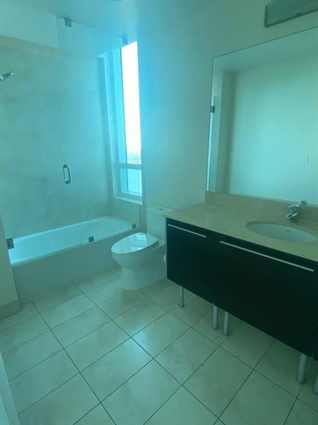 Building Photo - 1900 Bayshore Dr