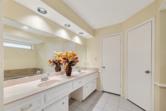 Building Photo - 13618 Jessica Ln