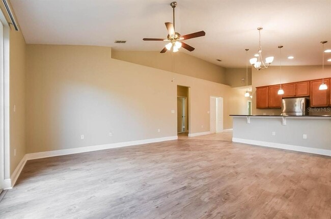 Building Photo - 527 Hibiscus Cove Dr