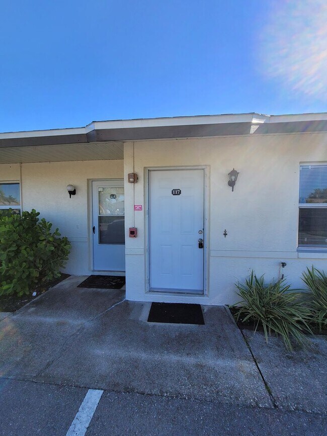 Building Photo - 4513 SW 8th Ct
