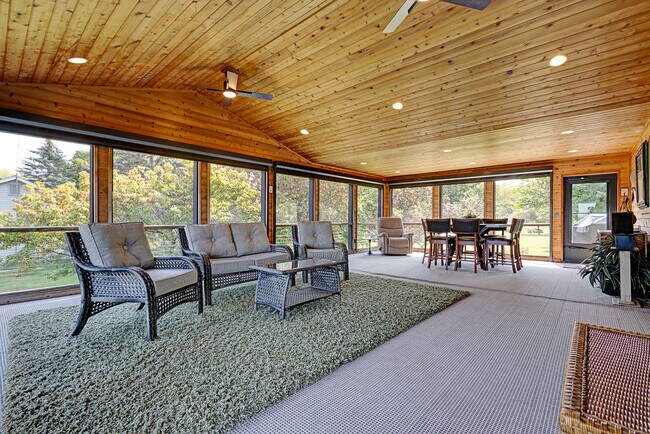Building Photo - 3050 Clover Way