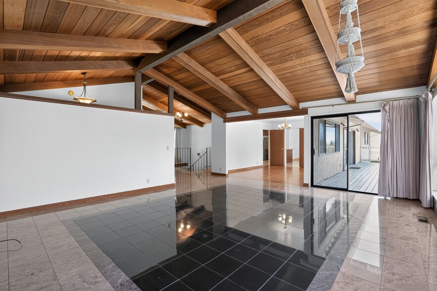 Building Photo - 525 Hampton Rd