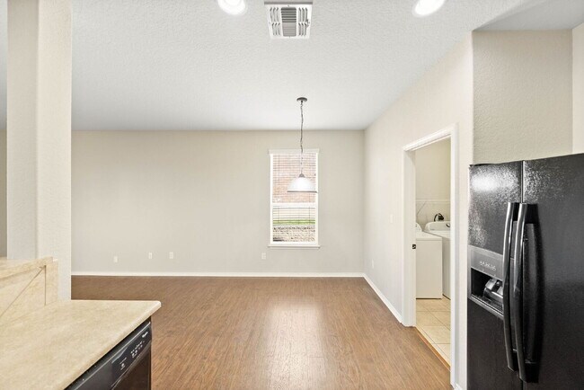 Building Photo - Flexible 5-Bedroom Rental Home in Alamo Ra...