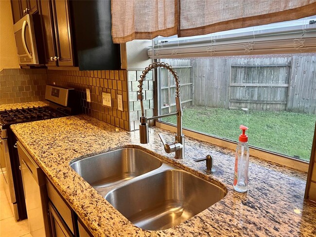 Building Photo - 18410 Green Cypress Ct