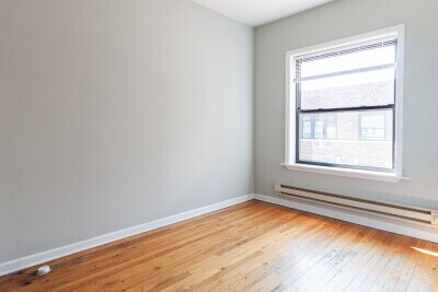 Building Photo - 722 W Addison St