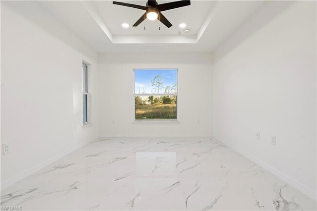 Building Photo - 732 Asher St E