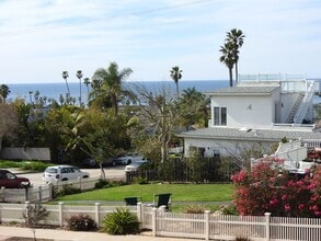 Building Photo - Beautiful Duplex with Ocean Breeze