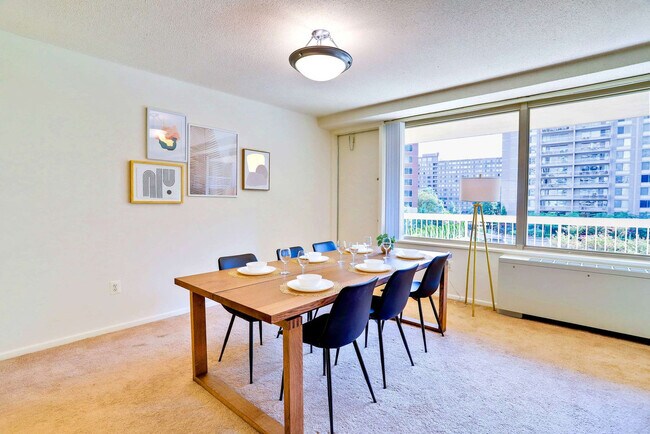 Building Photo - 1600 S Eads St