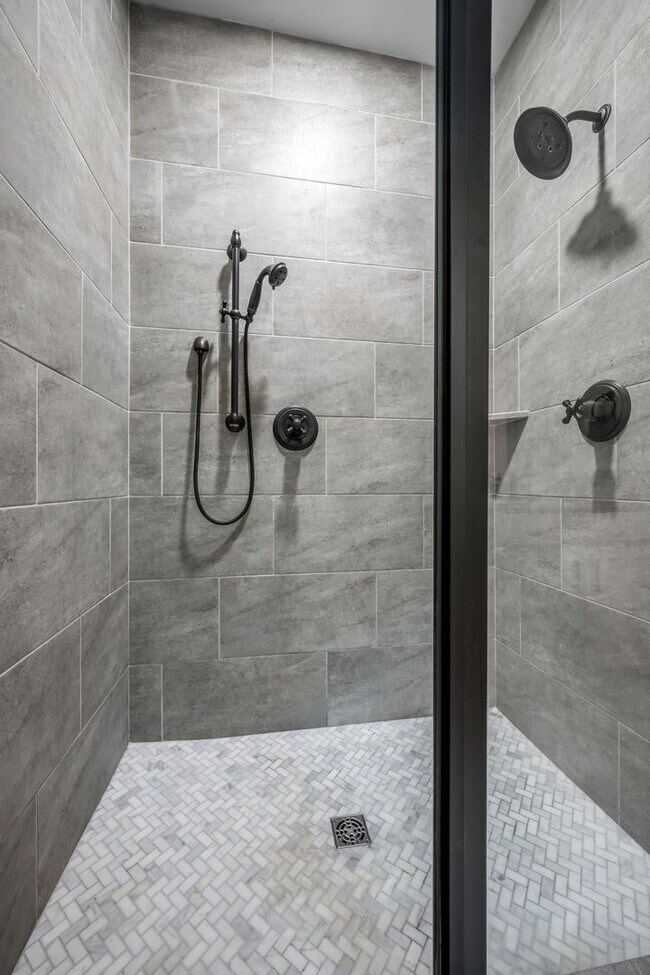 Building Photo - 3-bedroom, 2.5-bath rental home located in Nashville’s vibrant, 12 South!