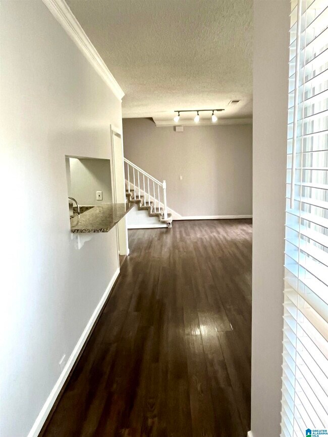 Building Photo - 1932 Waterford Pl